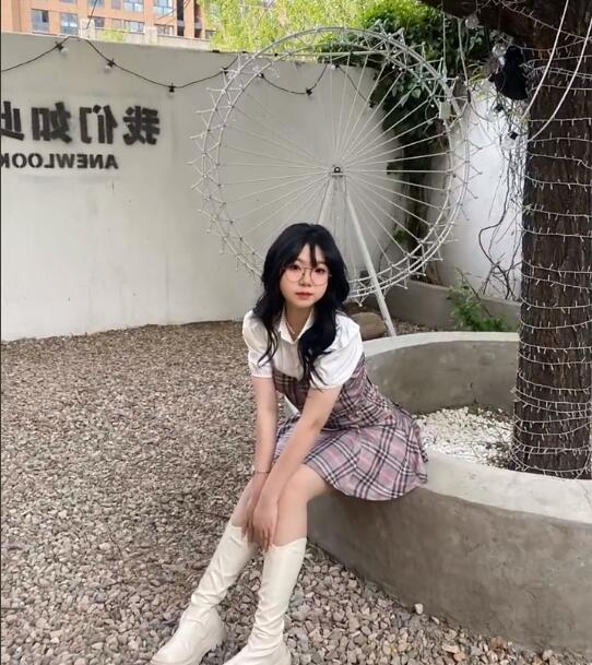 由山东李粲如期...